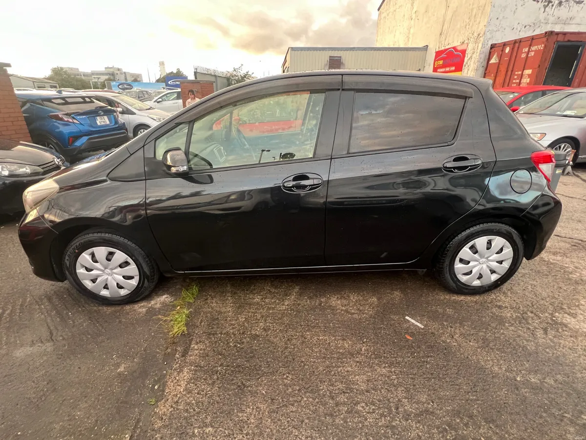 Toyota Vitz 2014 Automatic/immobiliser/ push start - Image 4