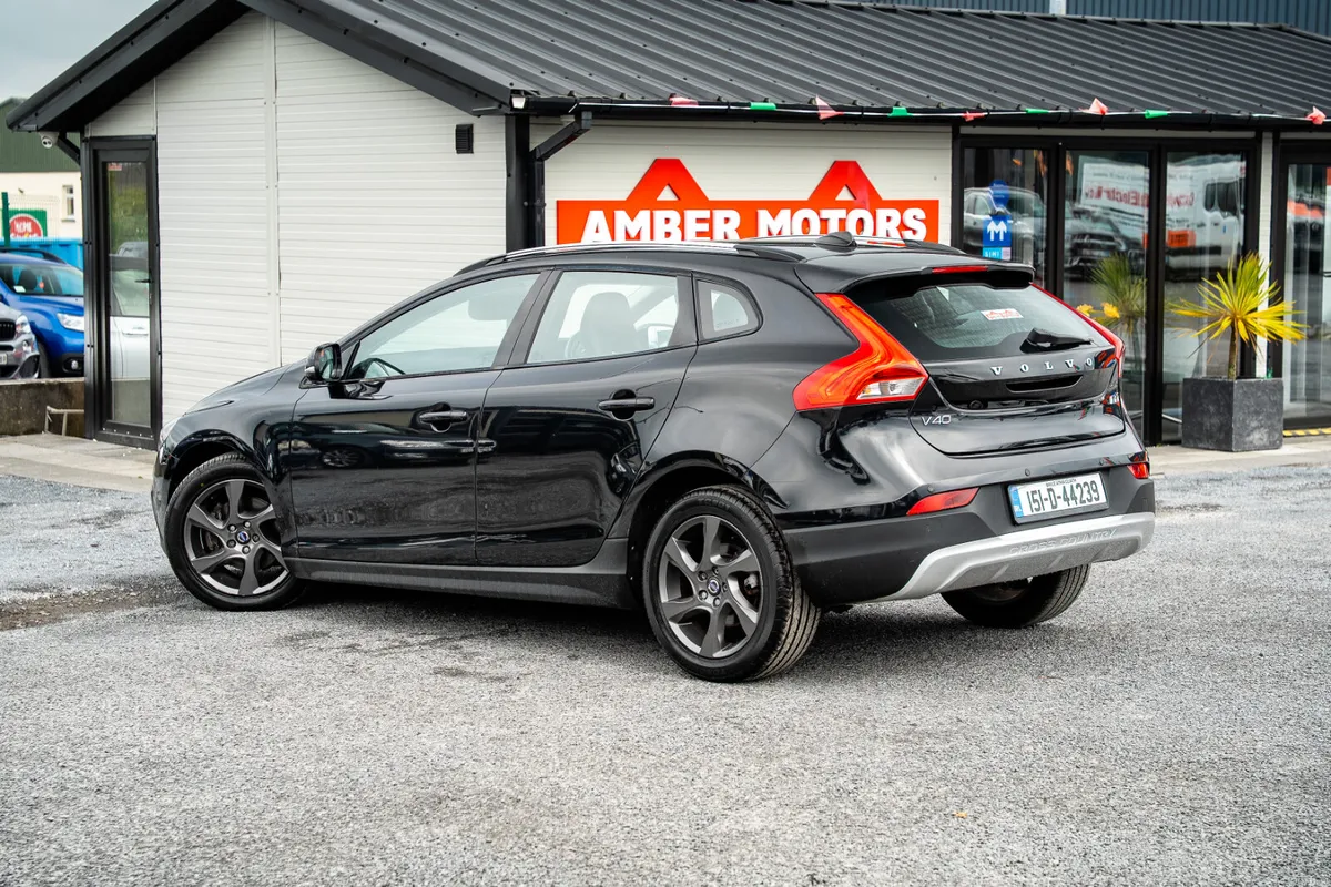 Volvo V40 Cross Country Turbo Diesel 2015 - Image 4
