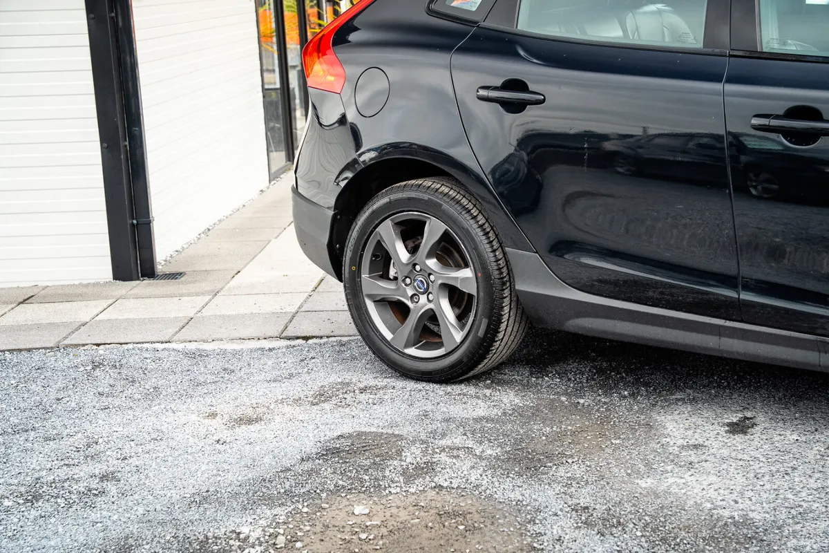 Volvo V40 Cross Country Turbo Diesel 2015 - Image 5
