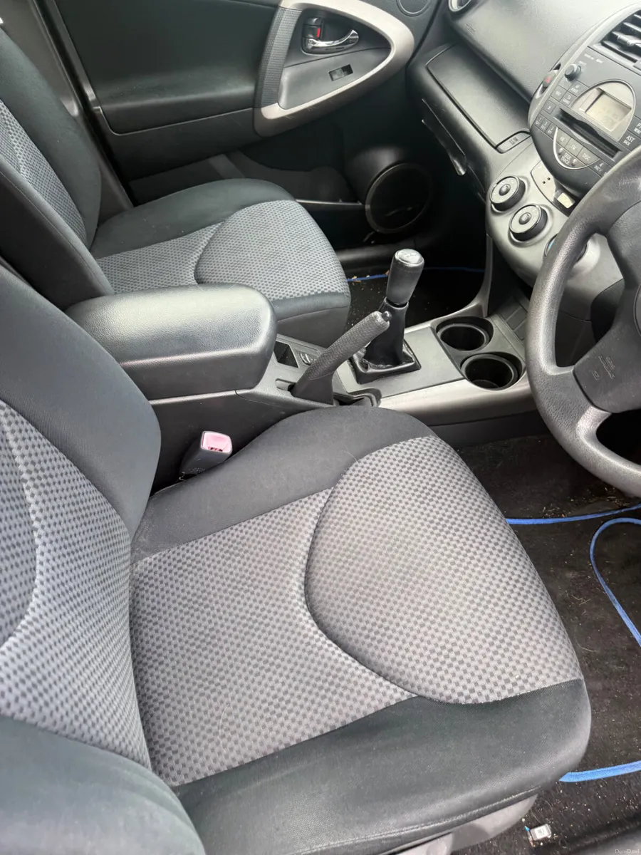 Toyota RAV4 2008 - Image 2