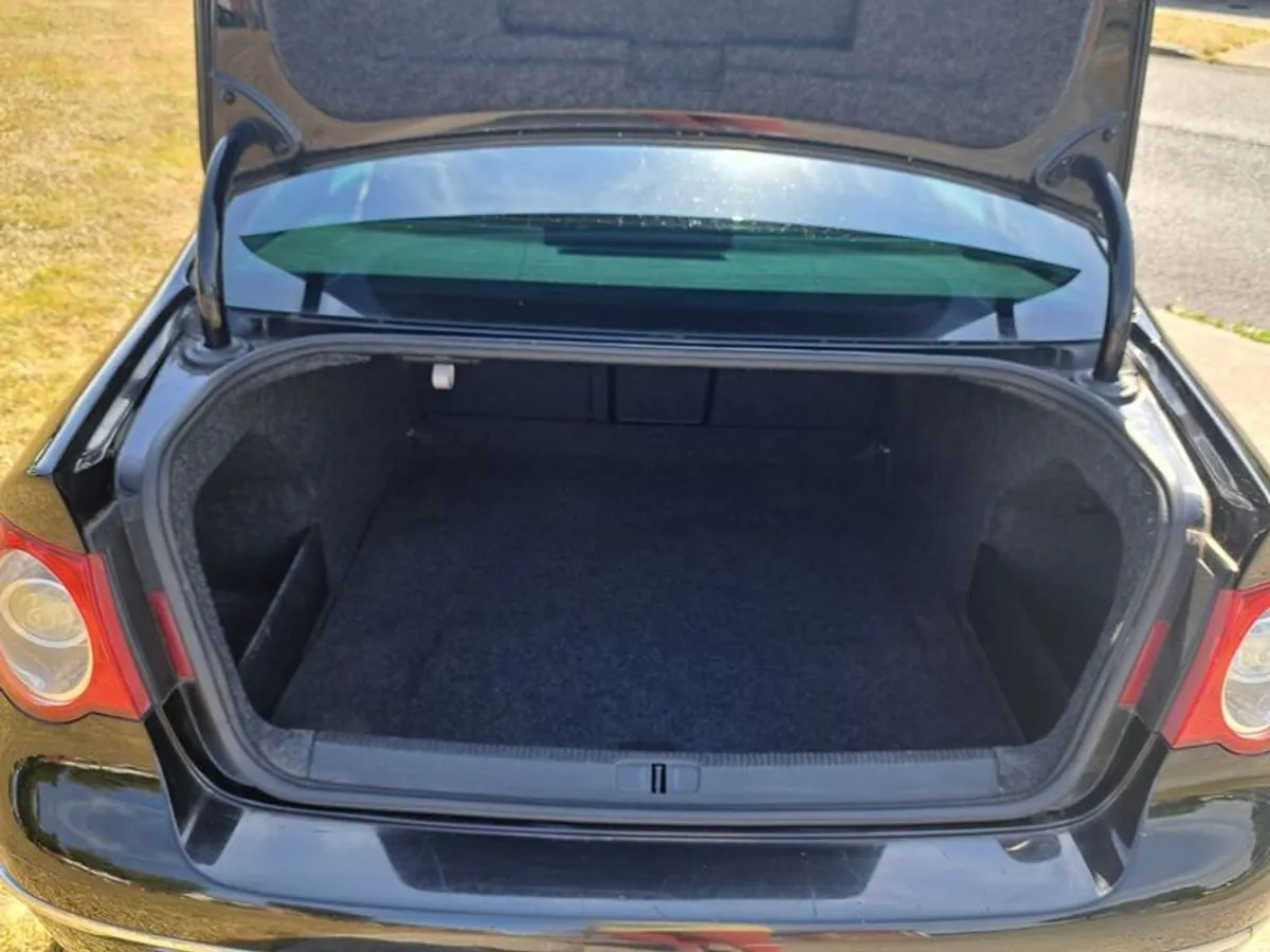 2008 Volkswagen Passat - Image 5