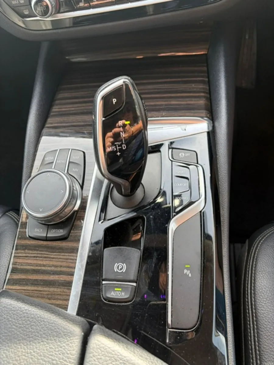 BMW 5-Series 2018 - Image 5