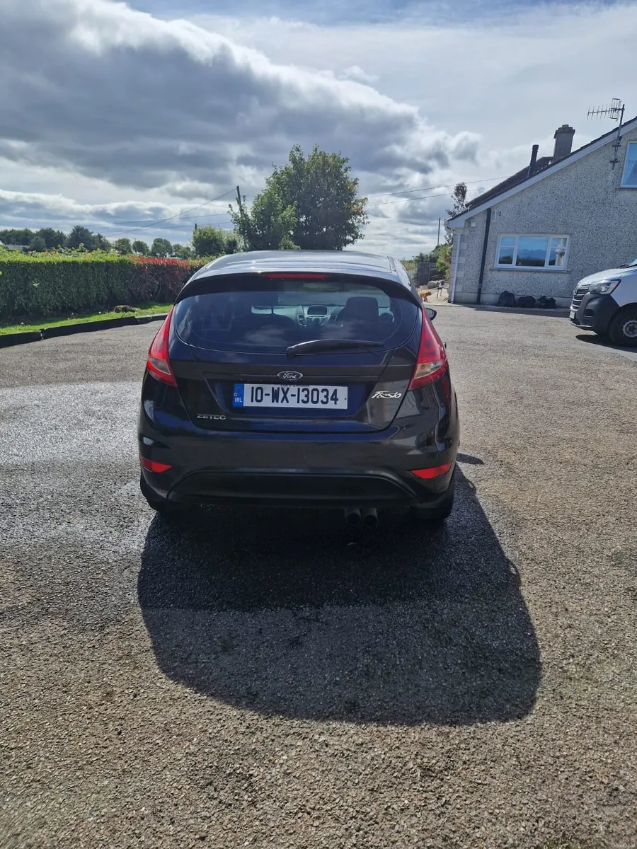 Ford Fiesta Zetec - Image 2