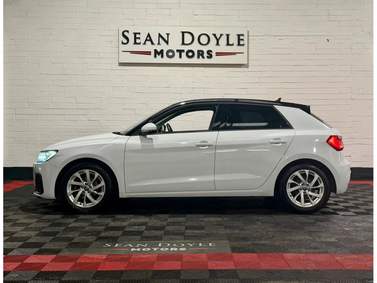 Audi A1 1.0L PETROL 5DR AUTOMATIC 2 TONE - Image 5