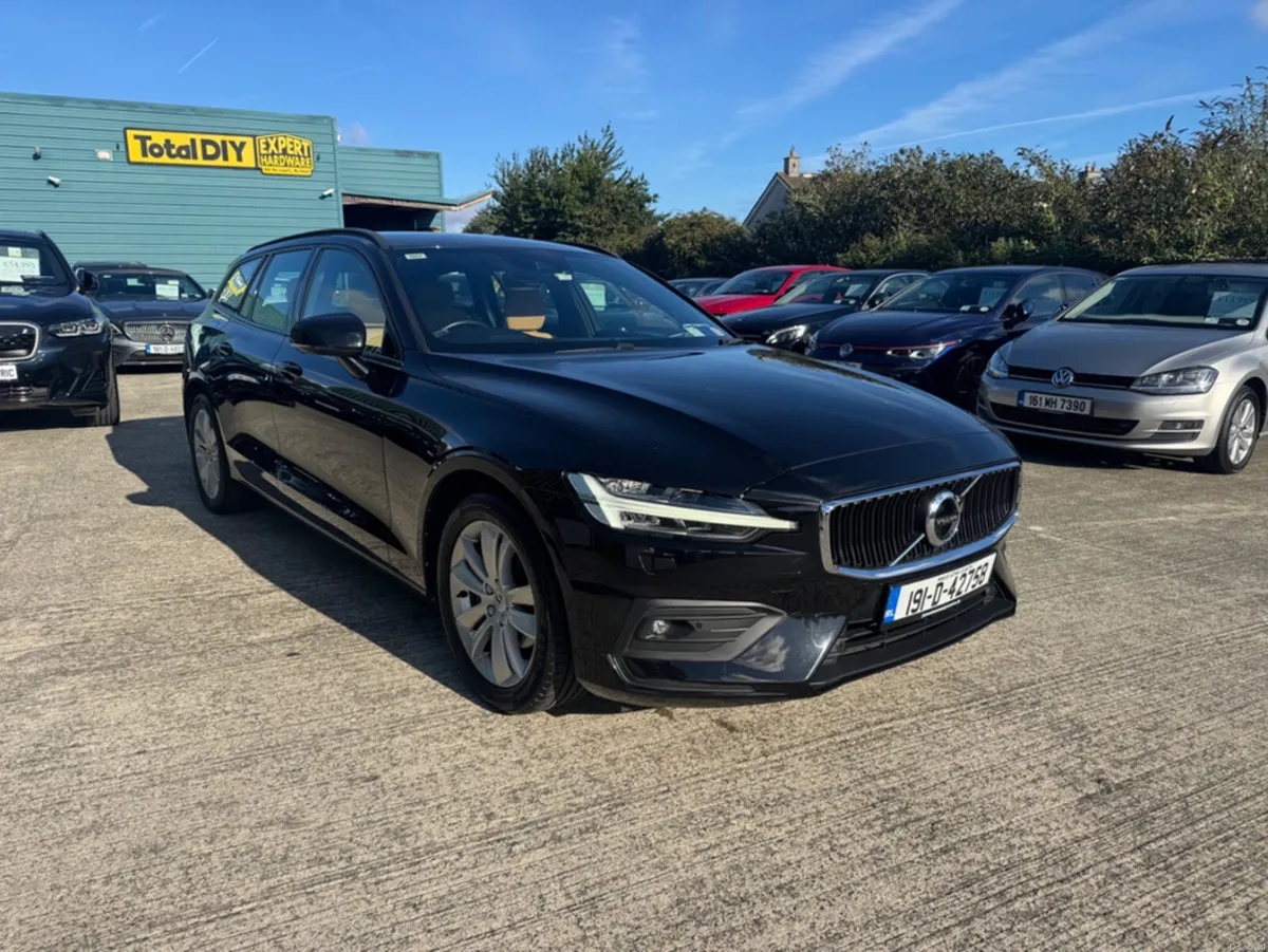 Volvo V60 D3 MOMENTUM 5DR AUTO - Image 2