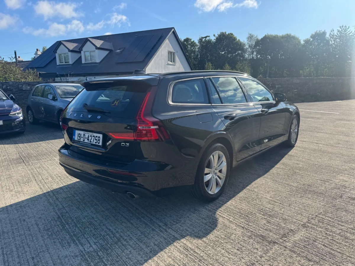 Volvo V60 D3 MOMENTUM 5DR AUTO - Image 4