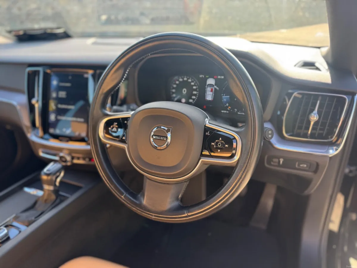 Volvo V60 D3 MOMENTUM 5DR AUTO - Image 6
