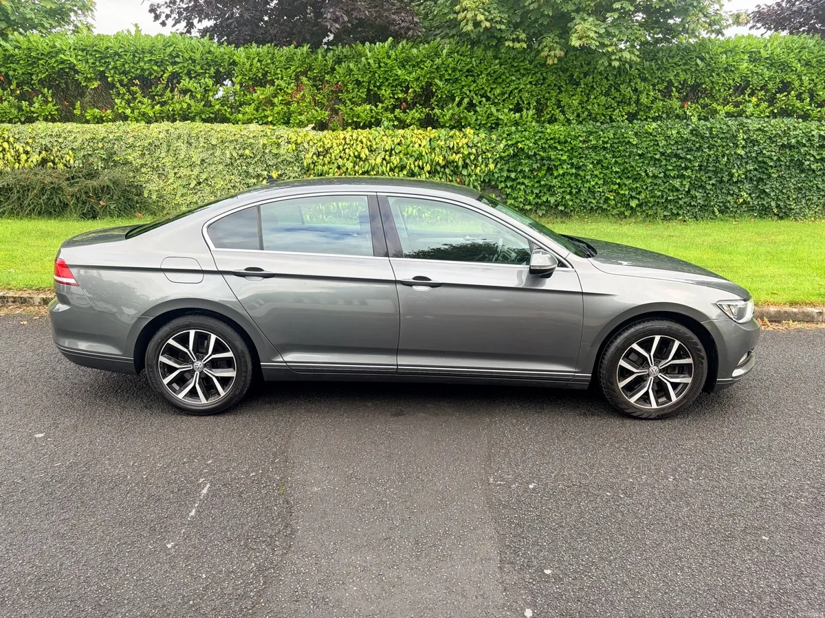 2016 Volkswagen Passat - Image 2