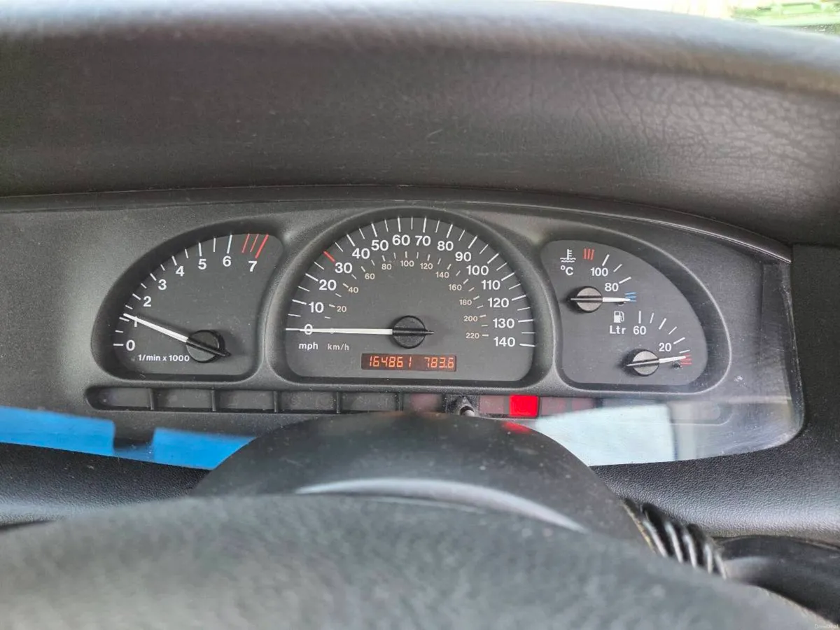 Classic Vauxhall Vectra 2001 1800cc - Image 4