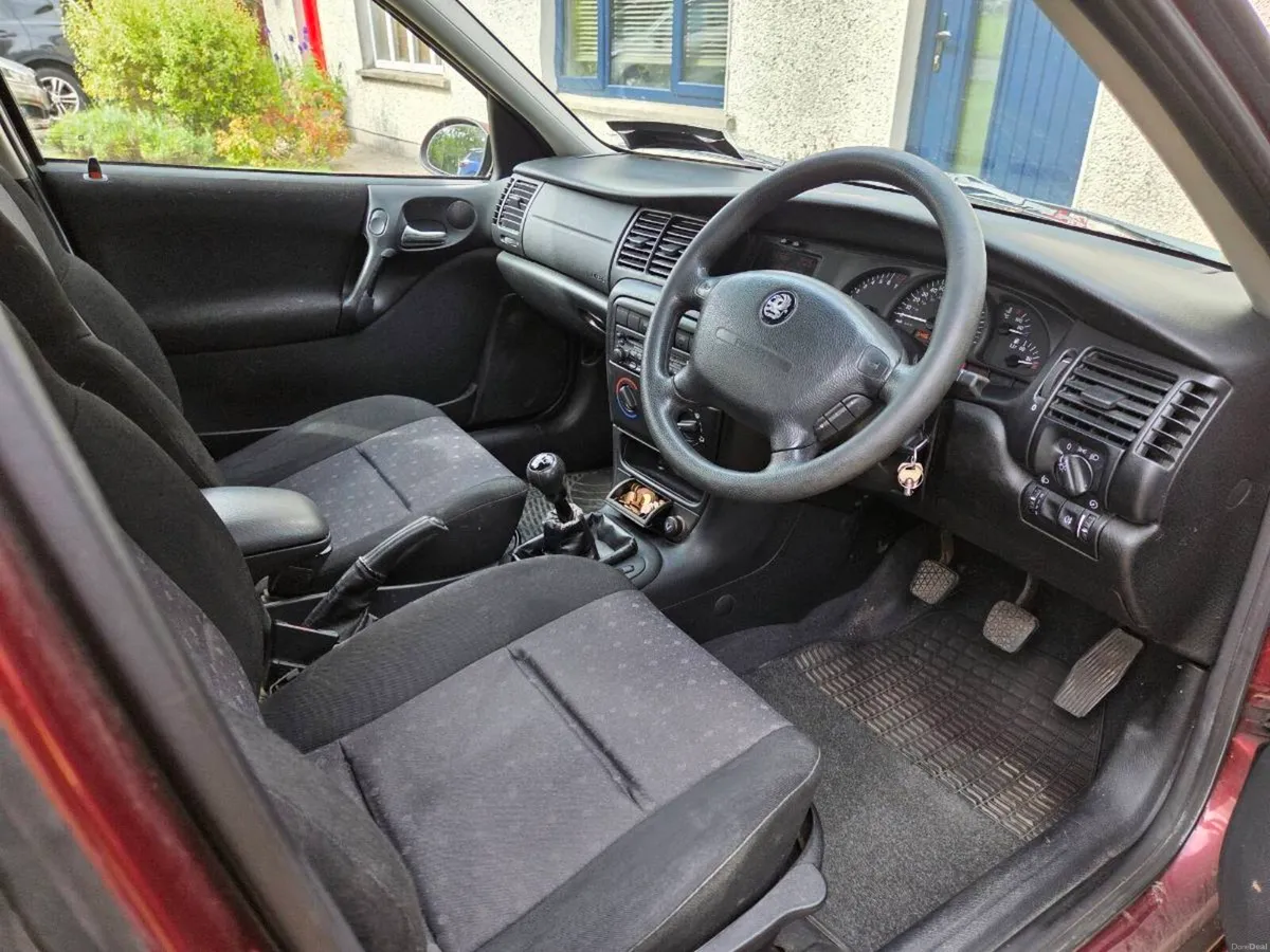Classic Vauxhall Vectra 2001 1800cc - Image 2