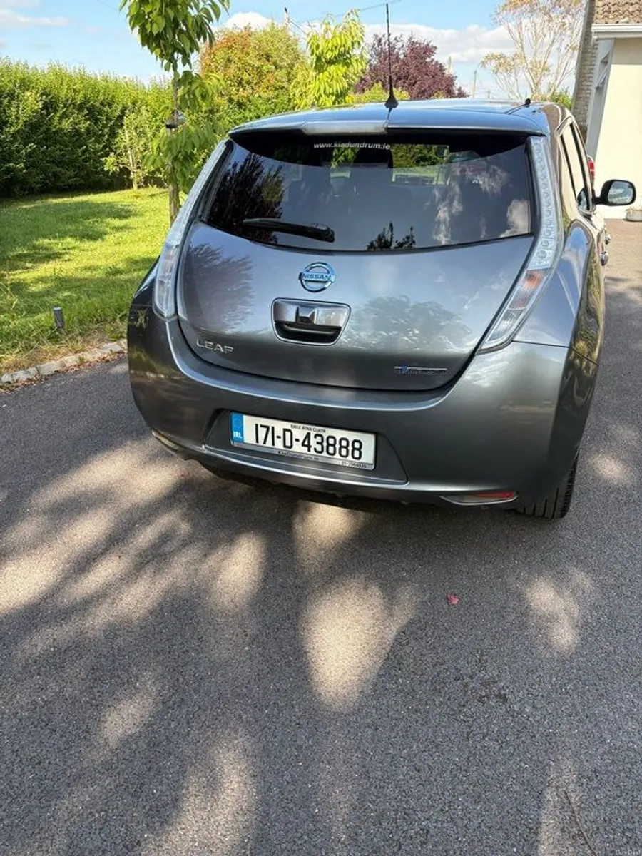 2017 Nissan Leaf - Image 2
