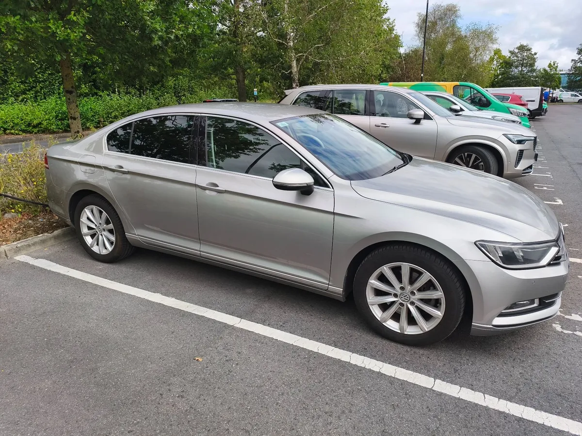 Volkswagen Passat 2016 - Image 2