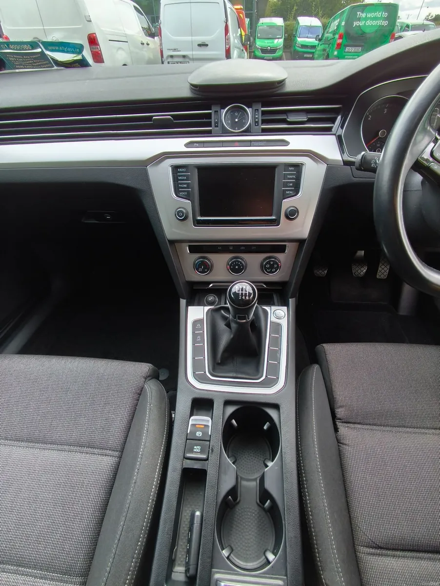 Volkswagen Passat 2016 - Image 6