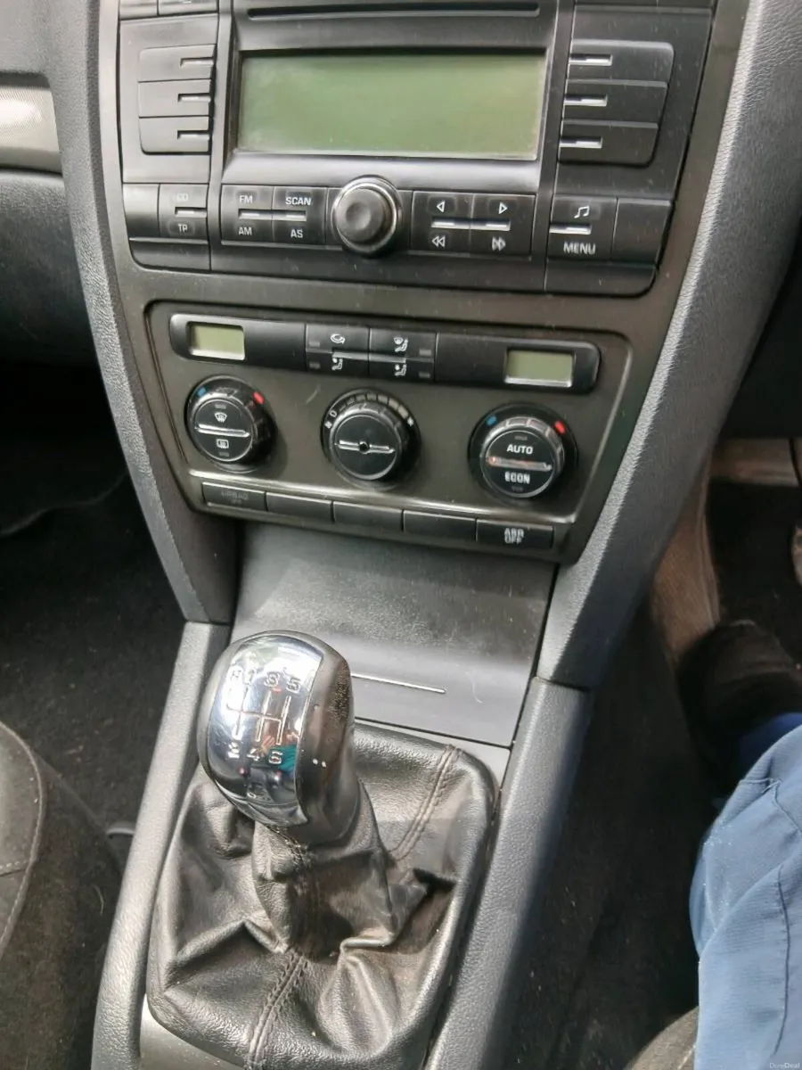 Skoda octava car - Image 3