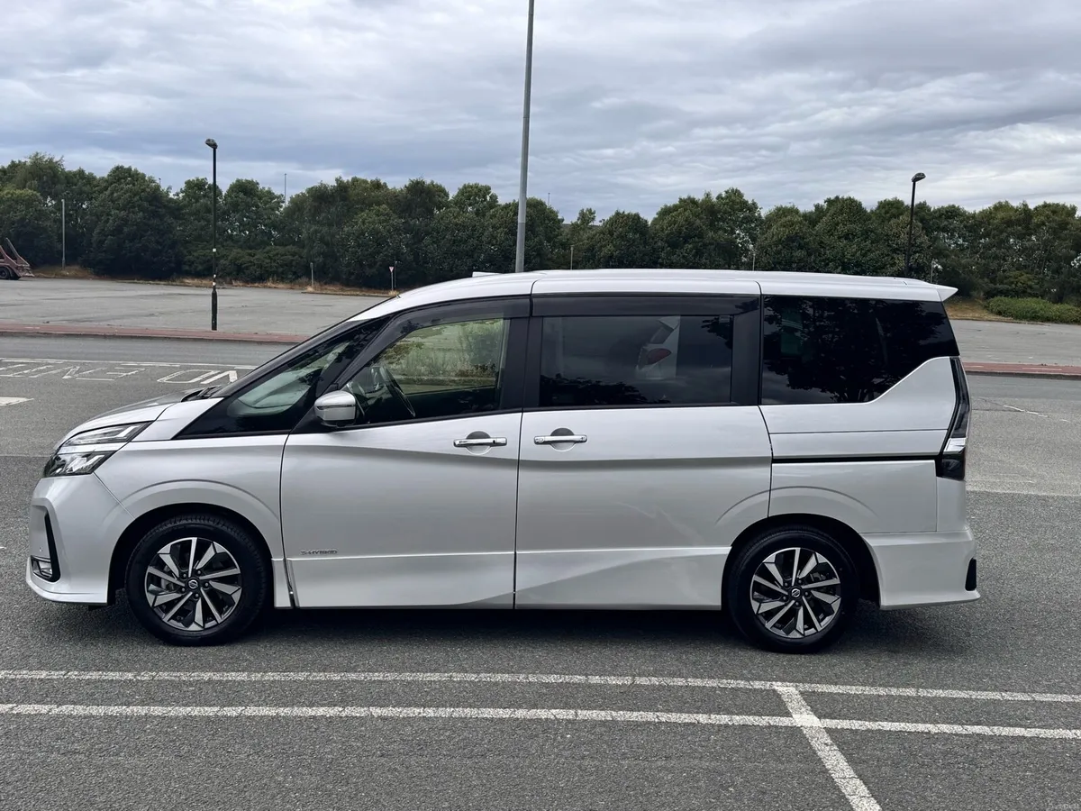 Nissan Serena 2.0 Hybrid 2022 Hight SPEC - Image 5