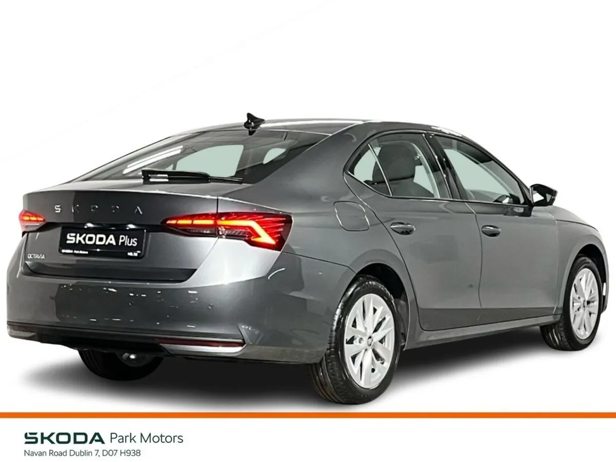 Skoda Octavia Selection 1.5TSI 115BHP - Reversing - Image 4
