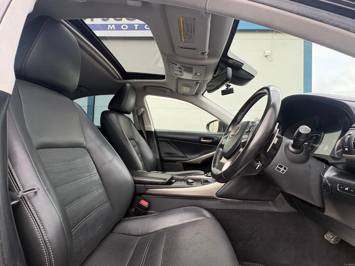 LEXUS IS - Image 4