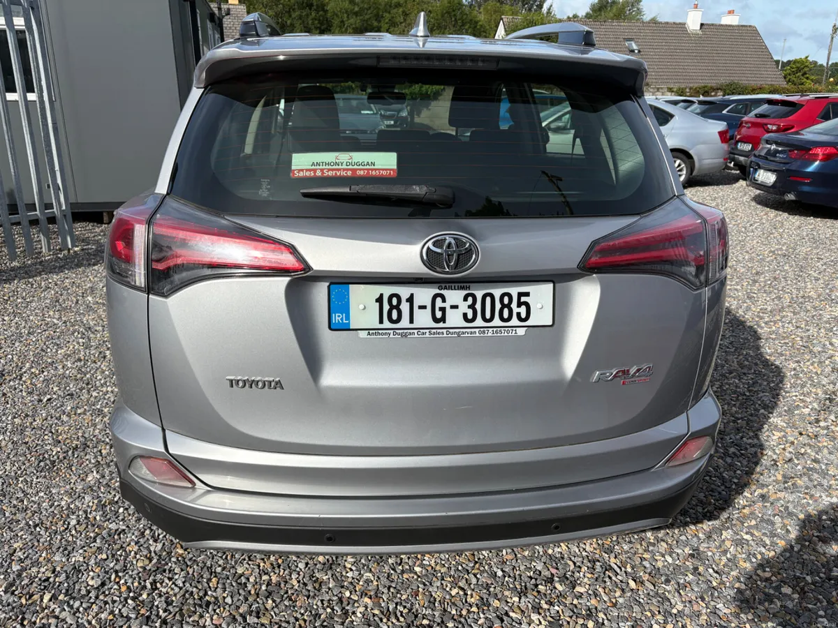 2018 Toyota RAV4 Luna sport - Image 4