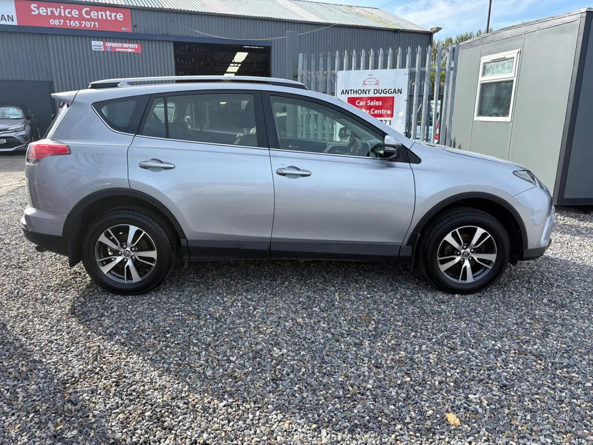 2018 Toyota RAV4 Luna sport - Image 2