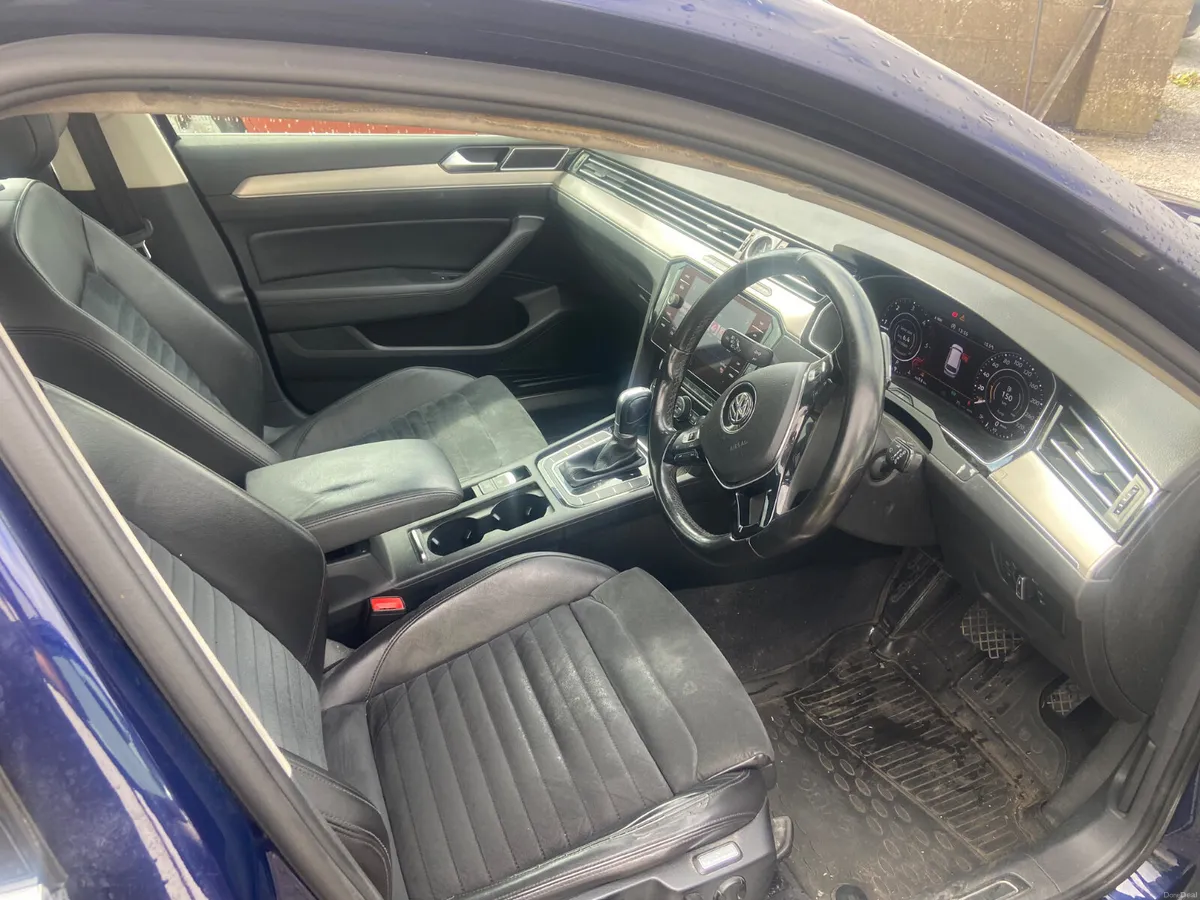 Volkswagen Passat 2017 hi miles - Image 5