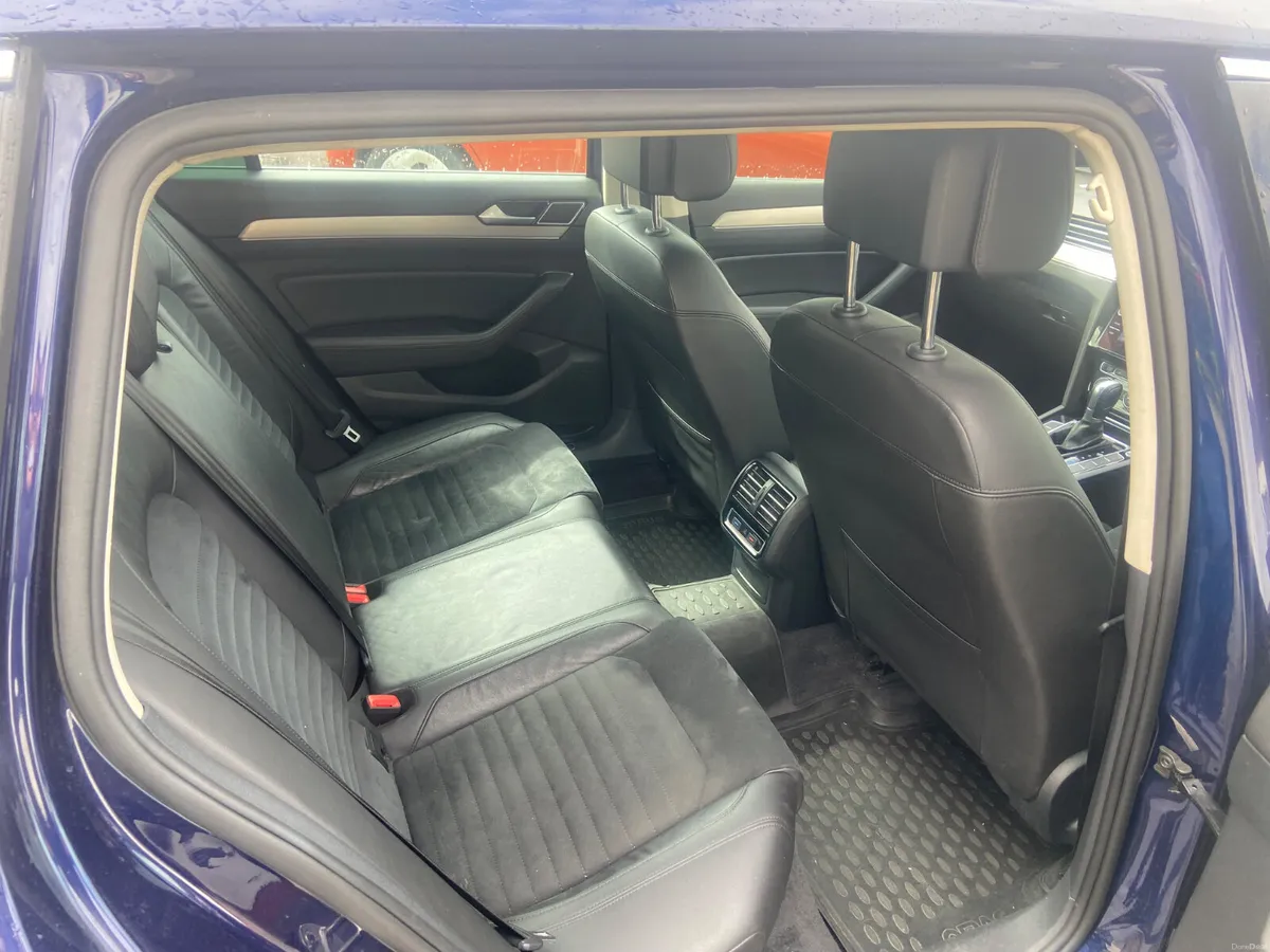 Volkswagen Passat 2017 hi miles - Image 6