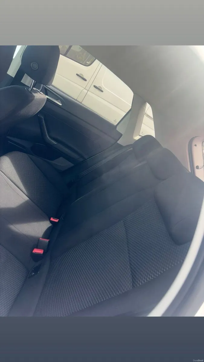 Volkswagen polo - Image 4