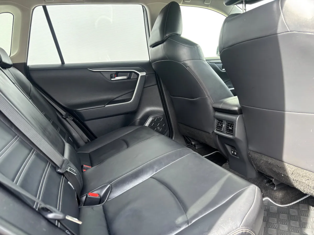 2019 TOYOTA RAV4 EXCEL 2.5i HYBRID AWD NCT - Image 6
