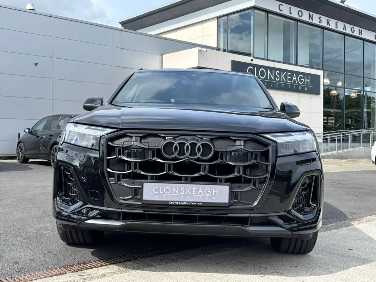 Audi Q7 TFSI E QUATTRO BLACK EDITION S LINE - Image 3