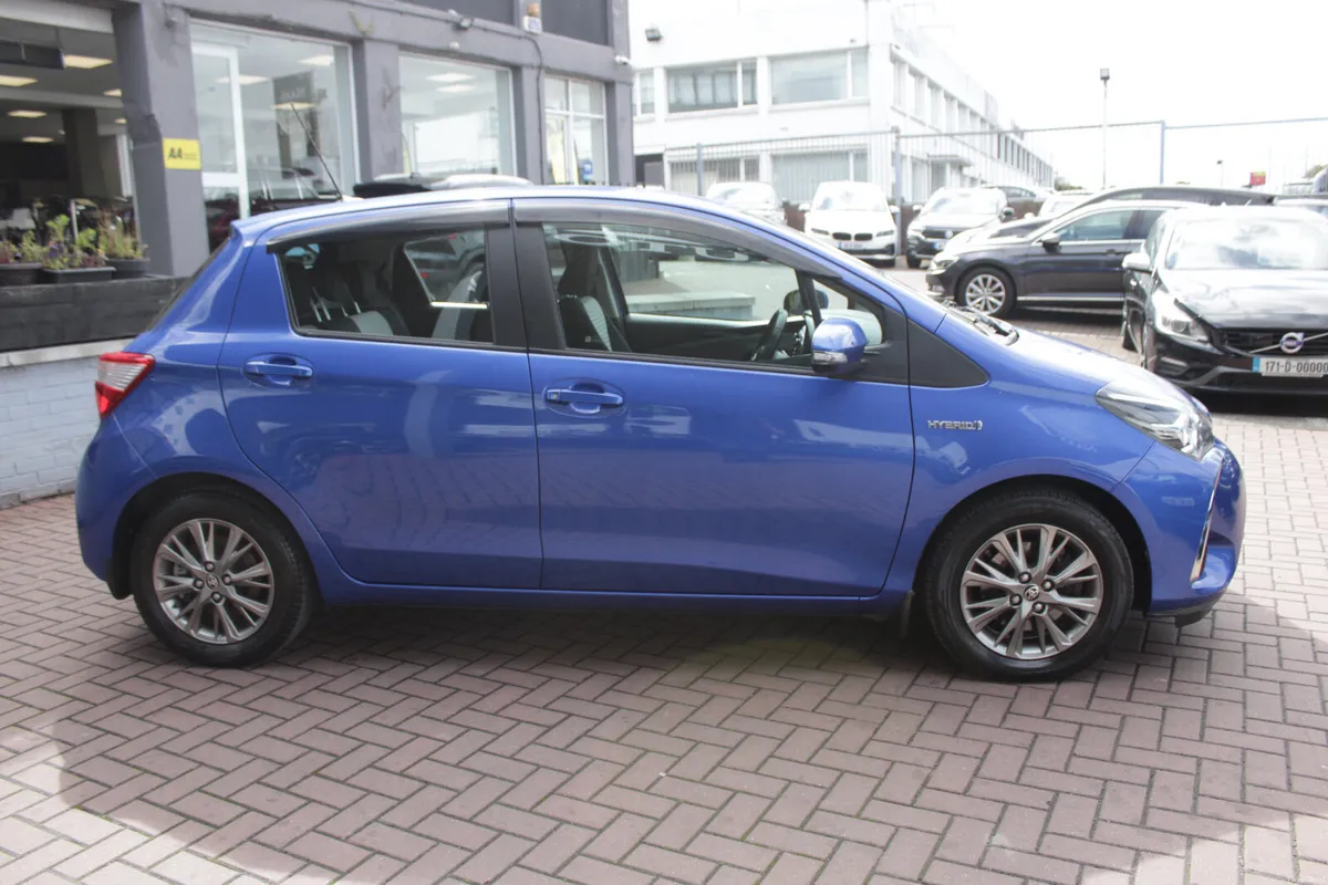 1.5 PETROL HYBRID ICON TECH 5DR HATCHBACK AUTO // - Image 3