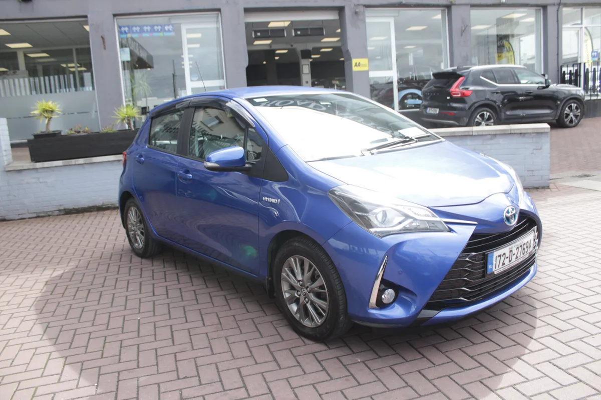 1.5 PETROL HYBRID ICON TECH 5DR HATCHBACK AUTO // - Image 1
