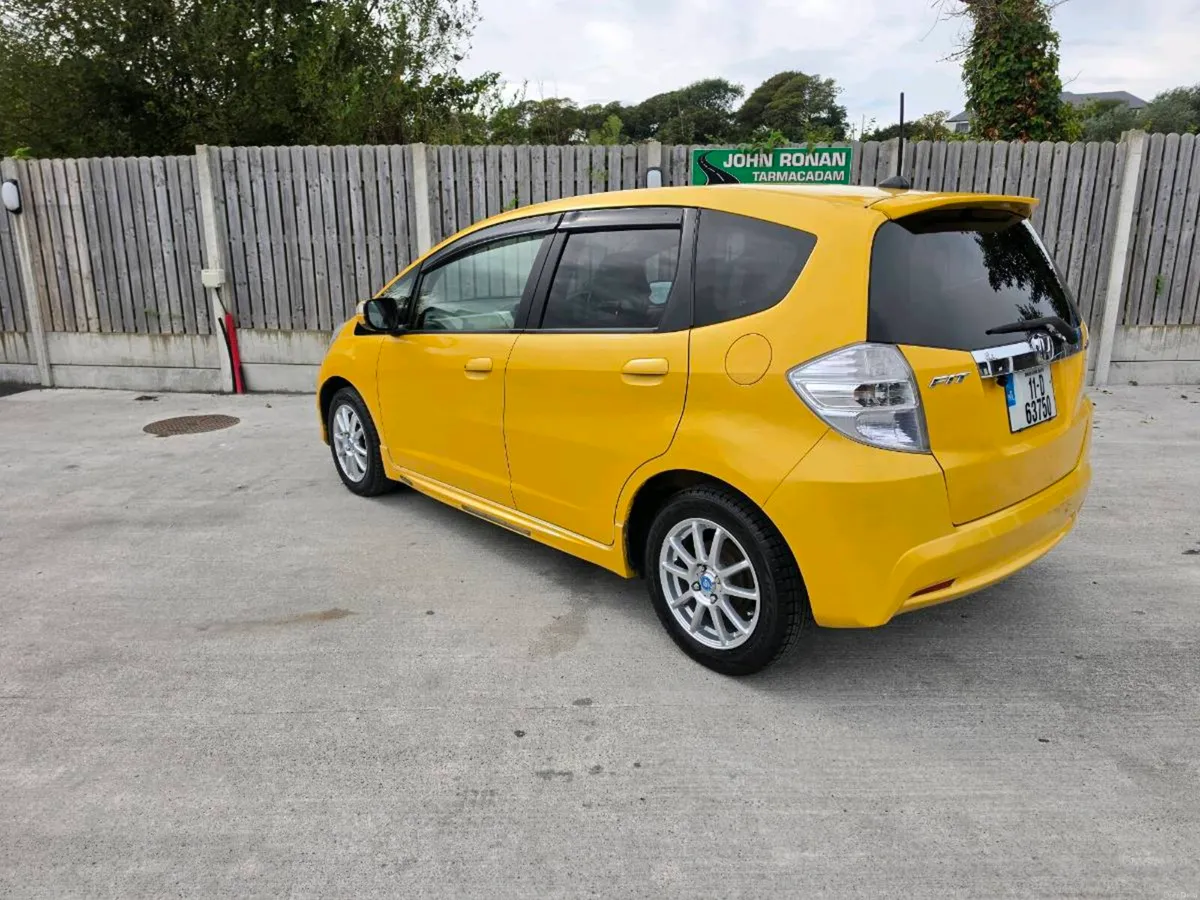 Honda Fit 1.3 hybrid Automatic - Image 4