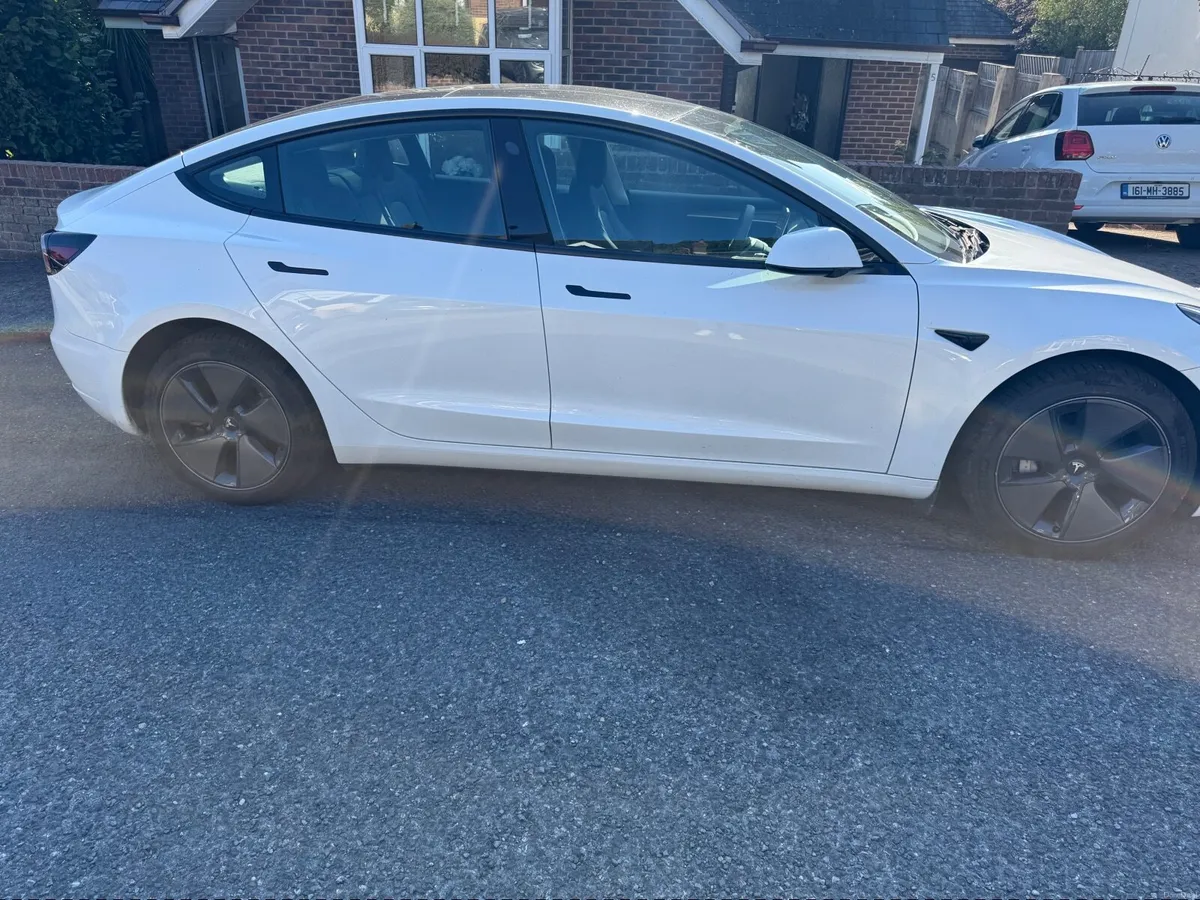 Tesla Model 3 2023 - Image 3