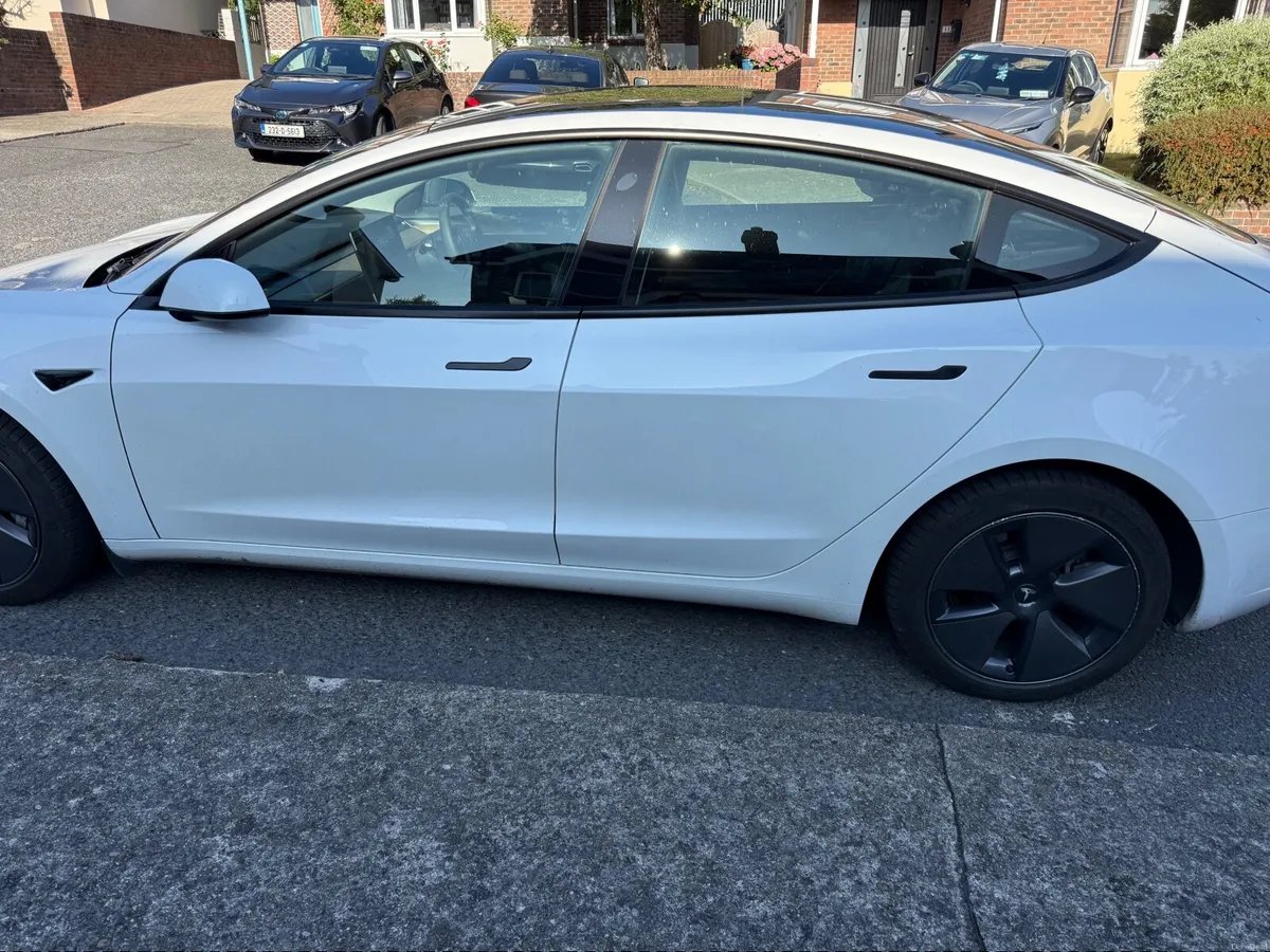Tesla Model 3 2023 - Image 4