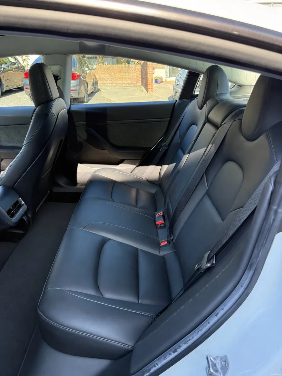 Tesla Model 3 2023 - Image 5