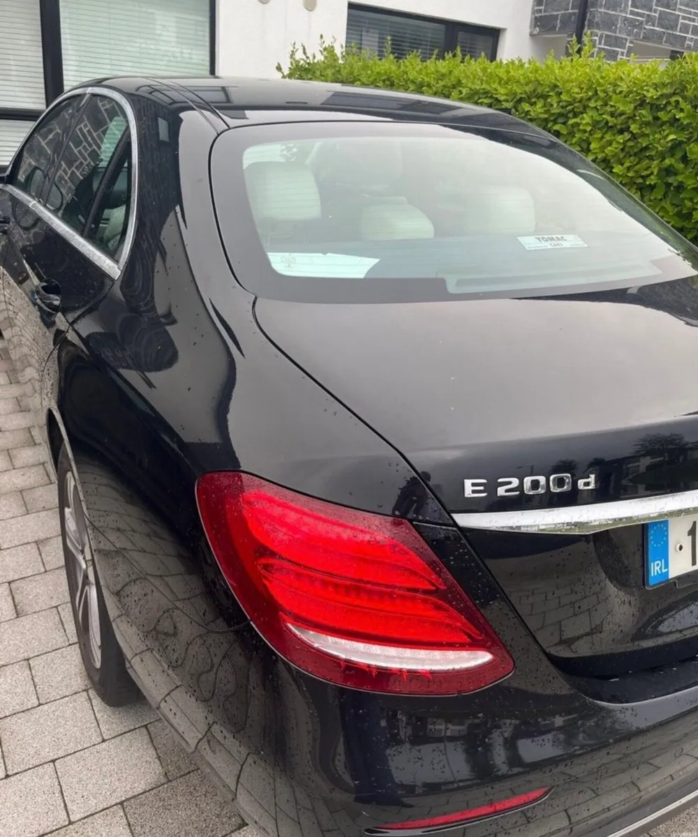Mercedes-Benz E200D 2017 - Sports Trim - Image 4