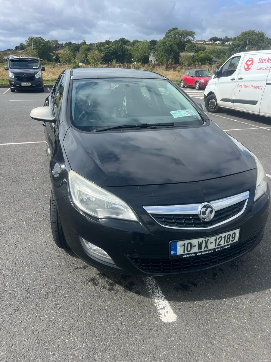 2010 Vauxhall Astra - Image 1