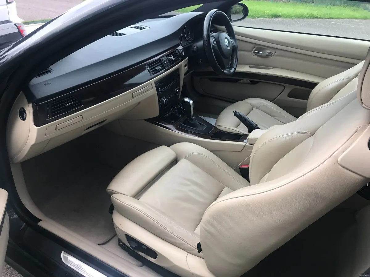 BMW 3-Series 2009 - Image 2