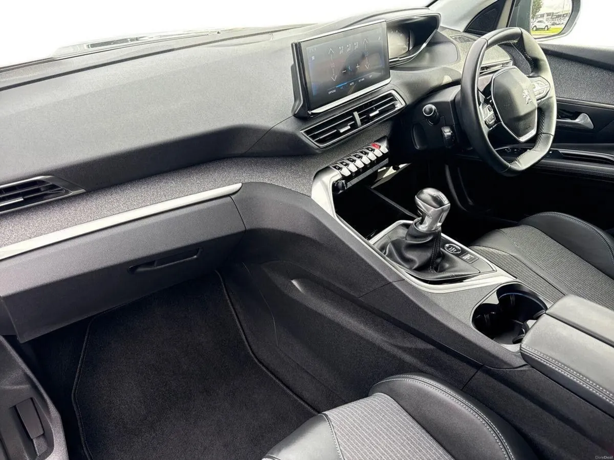 Peugeot 3008 1.5 BlueHDi 130bhp Allure - Image 2
