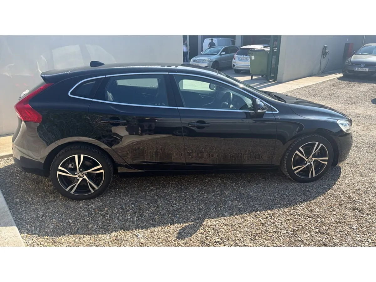 Volvo V40 D4 2.0 auto - Image 6