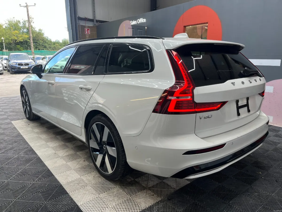 Volvo V60 2025 VOLVO V60 4WD ULTRA T6 AWD PLUG-IN - Image 5