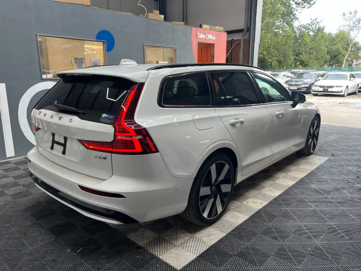 Volvo V60 2025 VOLVO V60 4WD ULTRA T6 AWD PLUG-IN - Image 3