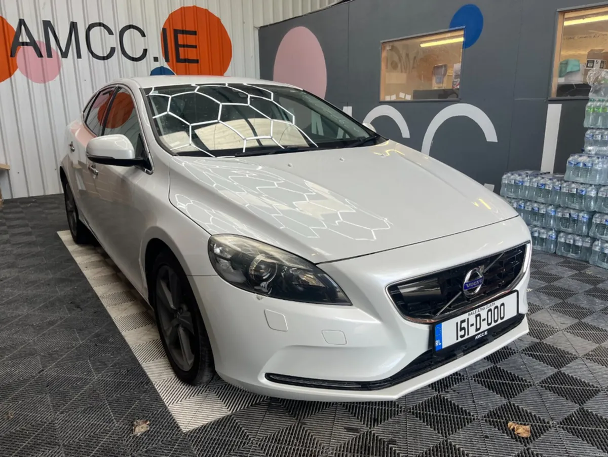 Volvo V40 2015 VOLVO V40 T4 SE  1.6 AUTOMATIC / CR - Image 1