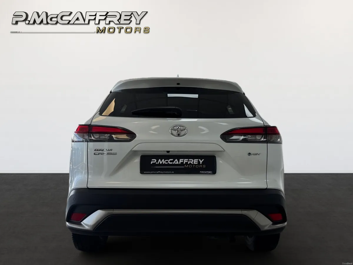 2024 Toyota Corolla Cross Z 1.8 Hybrid, Sunroof - Image 6