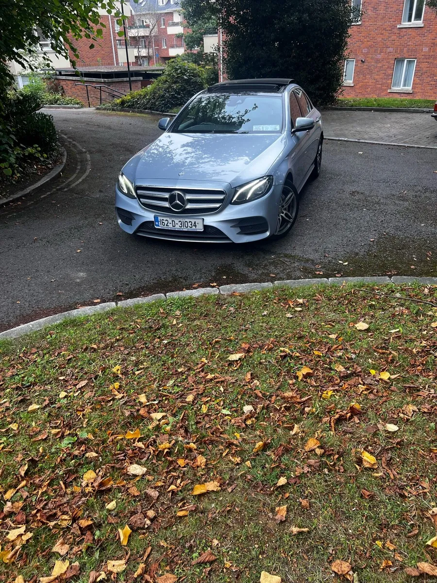 Mercedes E220d AMG PREMIUM - Image 2