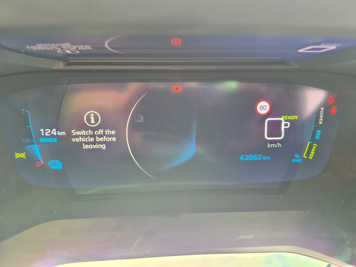 Peugeot E2008 2021 - Image 5