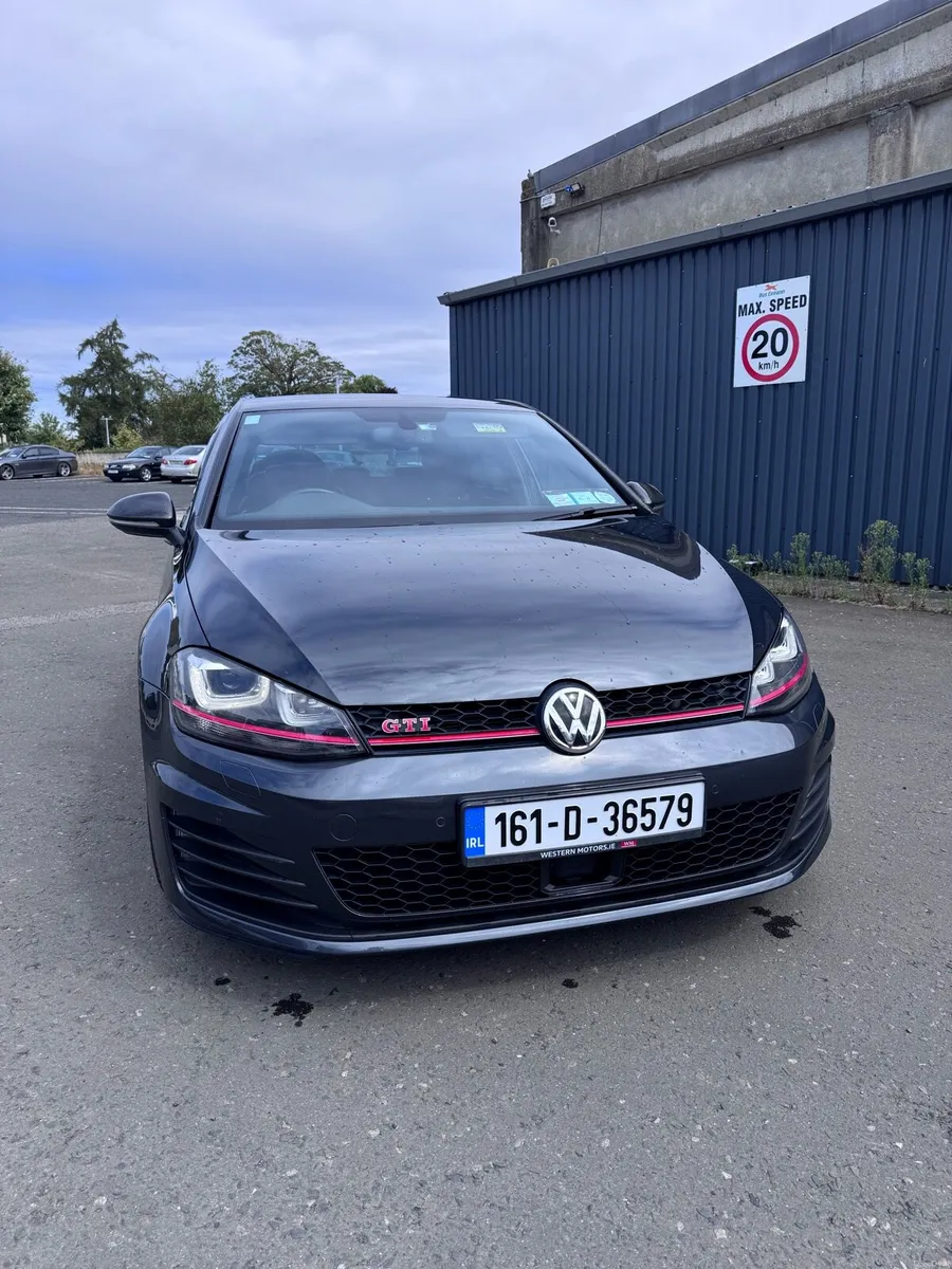 Volkswagen Golf GTI Performance - Image 3