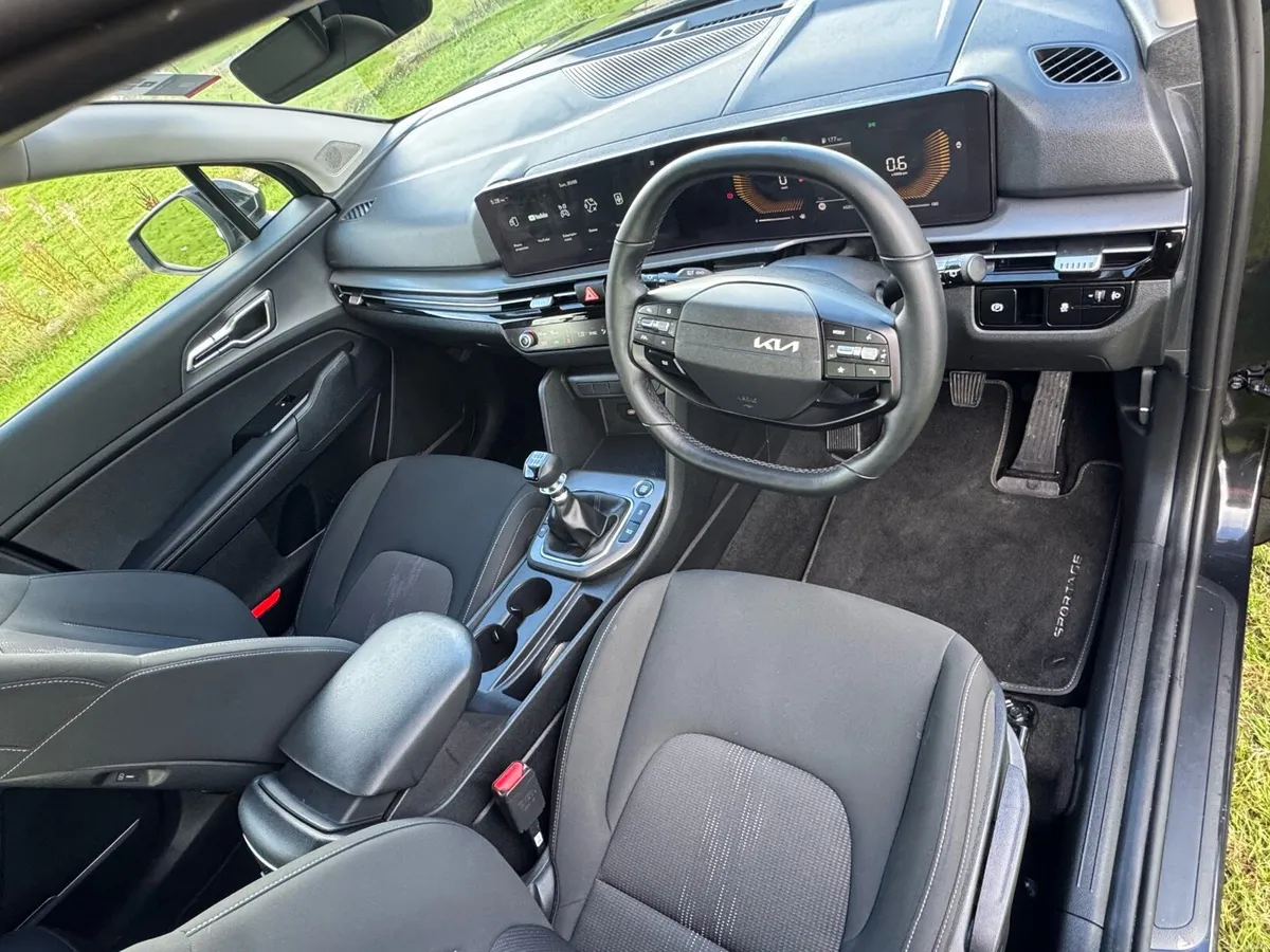 2025 Kia Sportage 1.6 T-GDi Petrol - Image 4