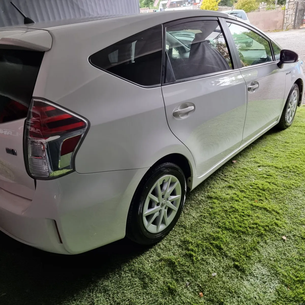 7 SEATER TOYOTA PRIUS HYBRID 2020 AUTOMATIC - Image 5