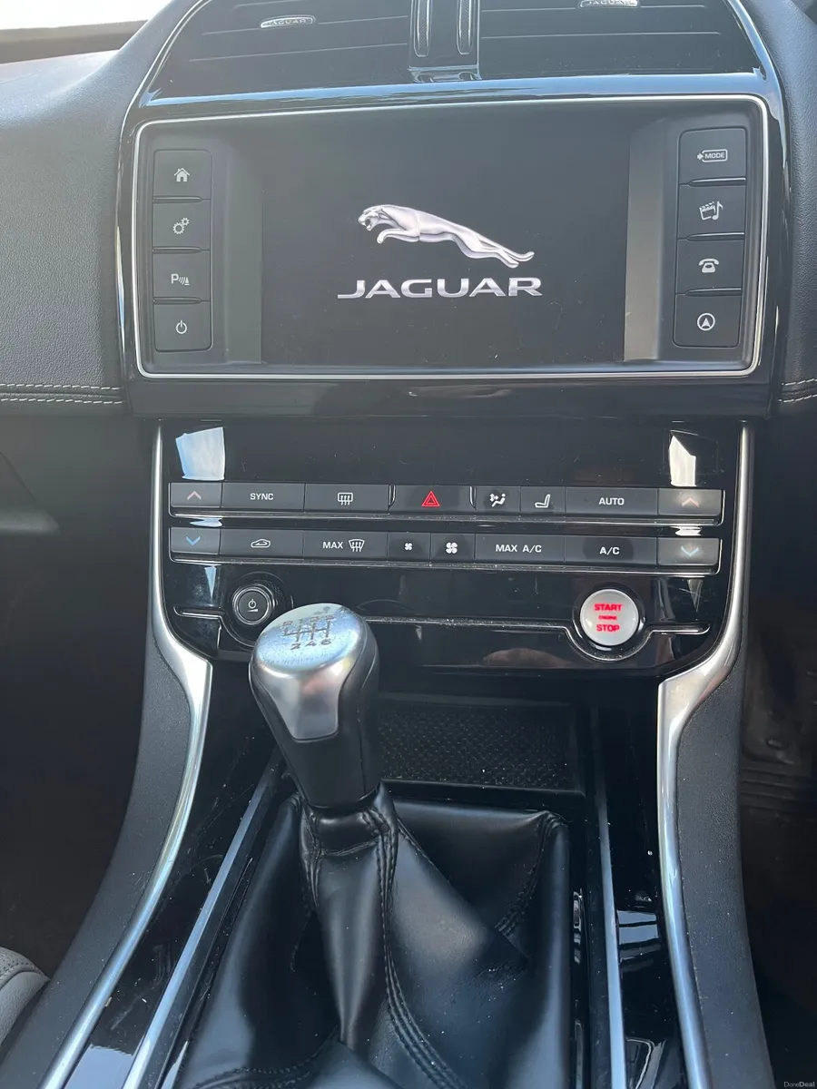 Jaguar XE R-Sport 2017 - Image 5