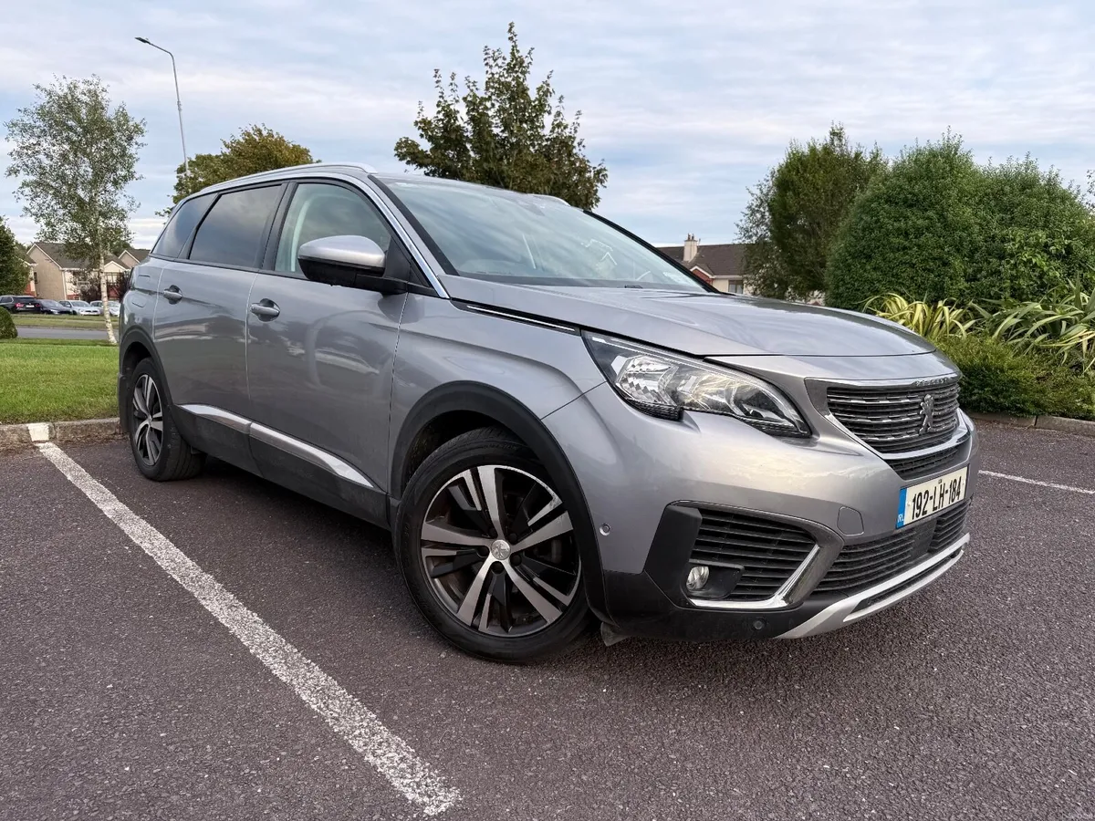 Peugeot 5008 - Image 1
